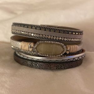 Faux leather and rhinestone braclet with magnetic closure